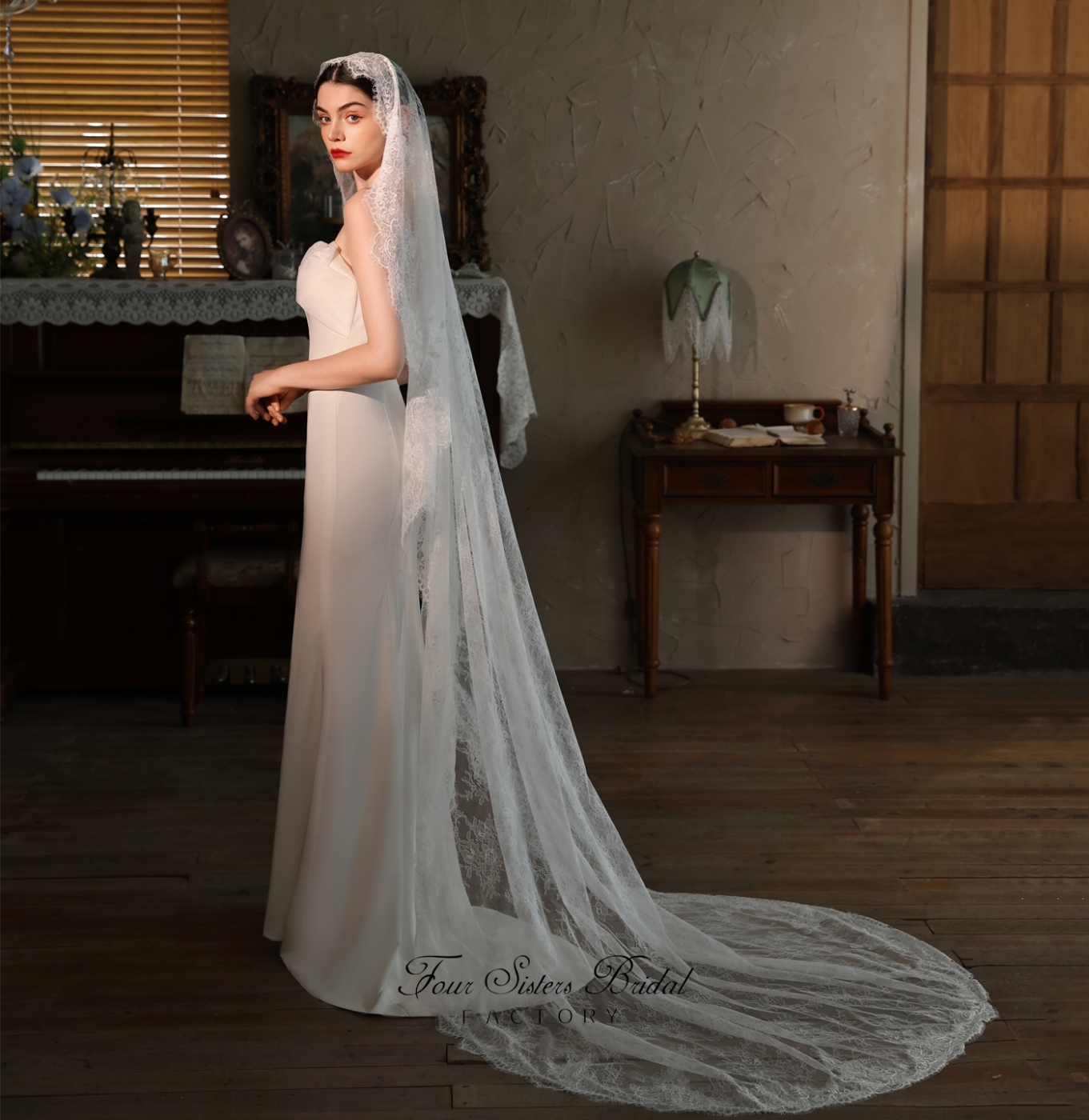 Vintage-Inspired Eyelash Lace Bridal Veils