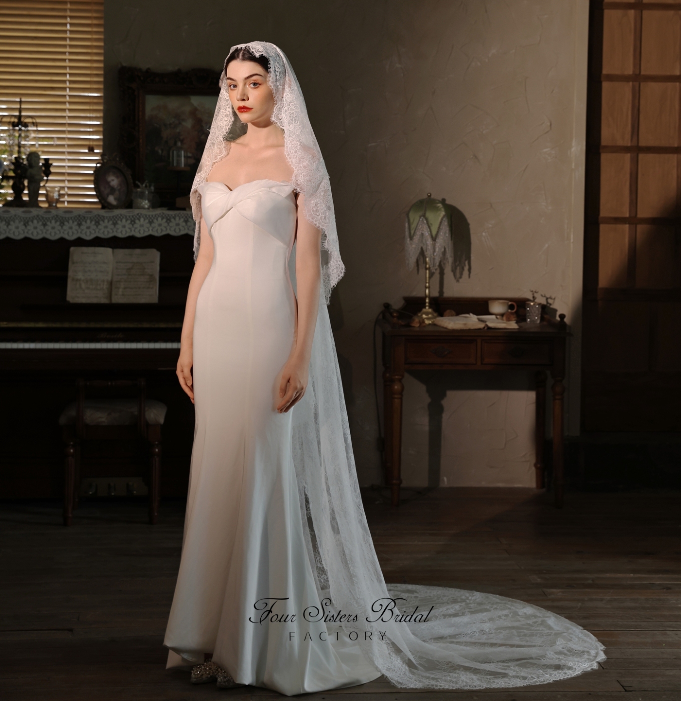 Vintage-Inspired Eyelash Lace Bridal Veils