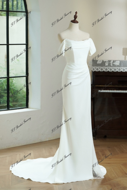 Lace Neckline Mermaid Crepe Wedding Gown
