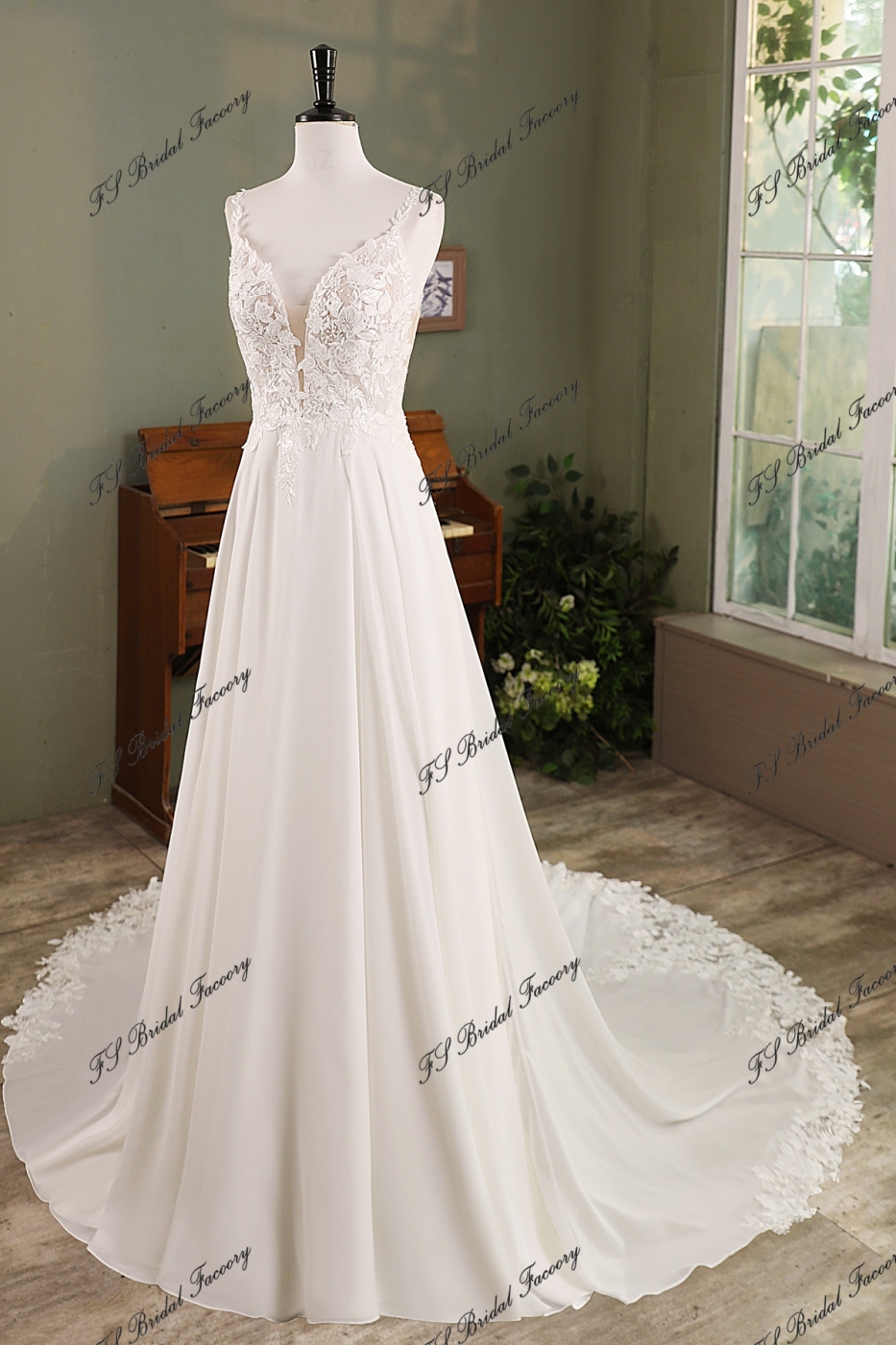 Chiffon Lace Appliqué A-line Wedding Gown