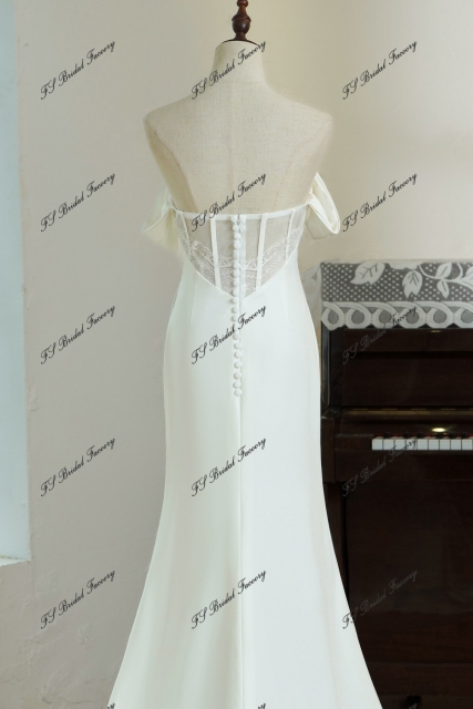 Lace Neckline Mermaid Crepe Wedding Gown