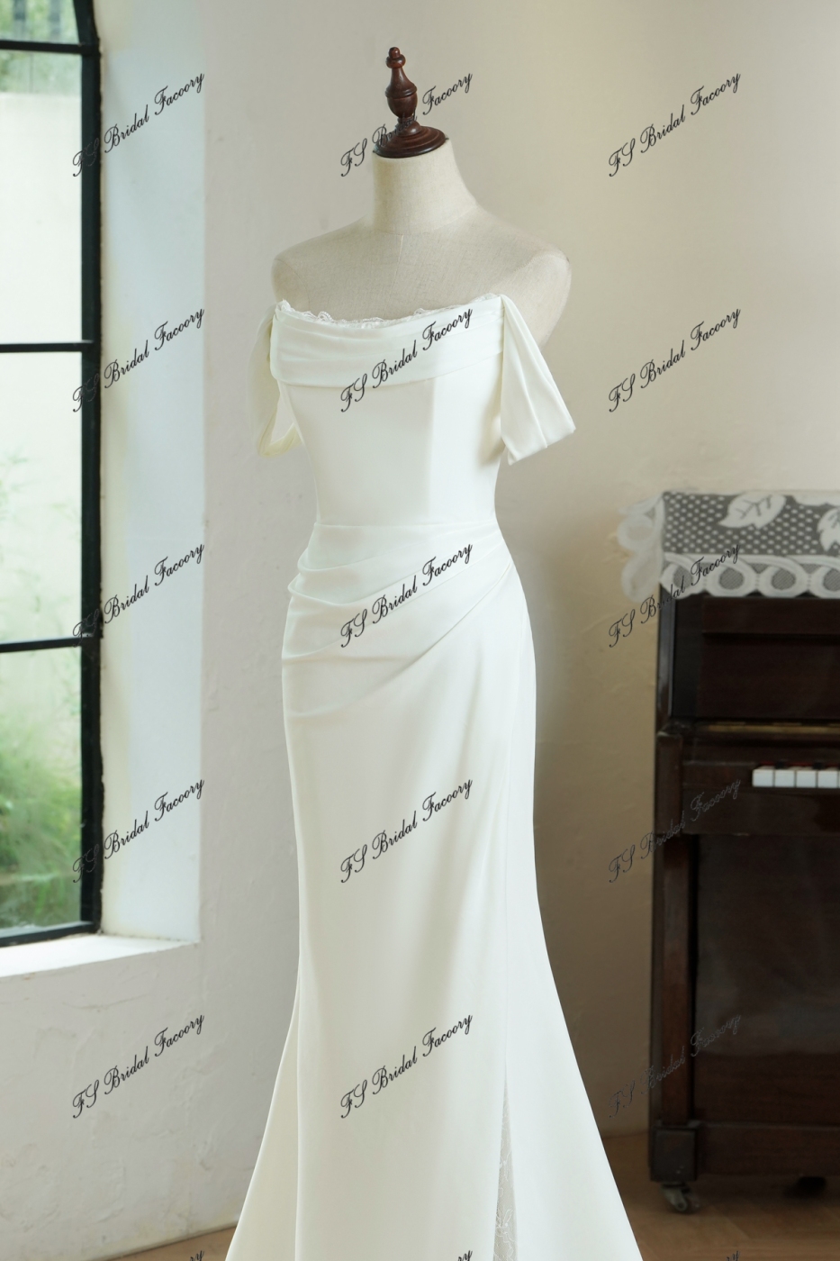 Lace Neckline Mermaid Crepe Wedding Gown