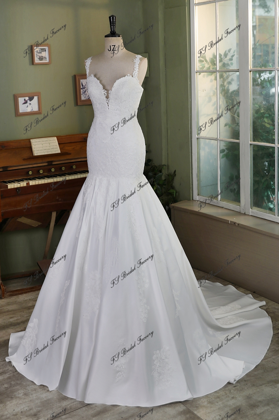 Sweet Heart Lace Applique Mermaid Satin Wedding Gown
