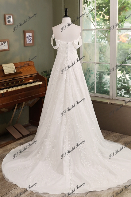 Lace Tulle Wedding Dress With Off-the-shoulder Sleeves