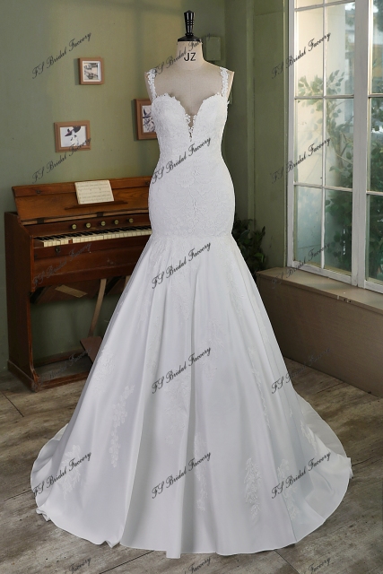Sweet Heart Lace Applique Mermaid Satin Wedding Gown