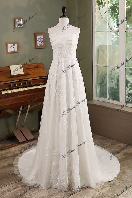 Lace Tulle Wedding Dress With Off-the-shoulder Sleeves