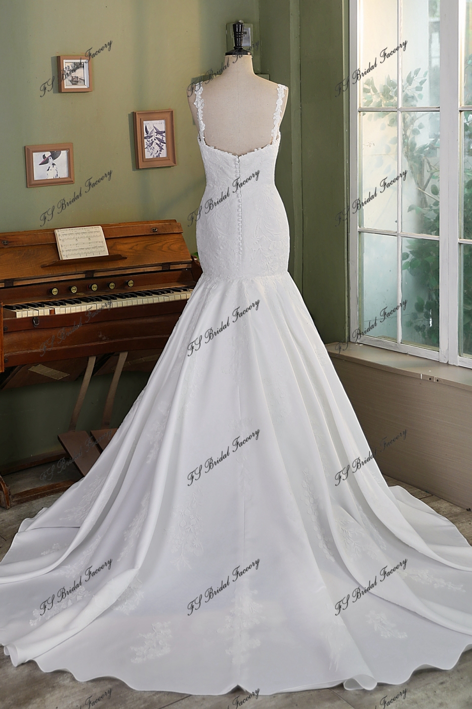 Sweet Heart Lace Applique Mermaid Satin Wedding Gown