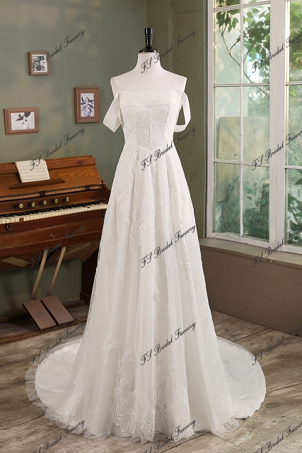 Lace Tulle Wedding Dress With Off-the-shoulder Sleeves