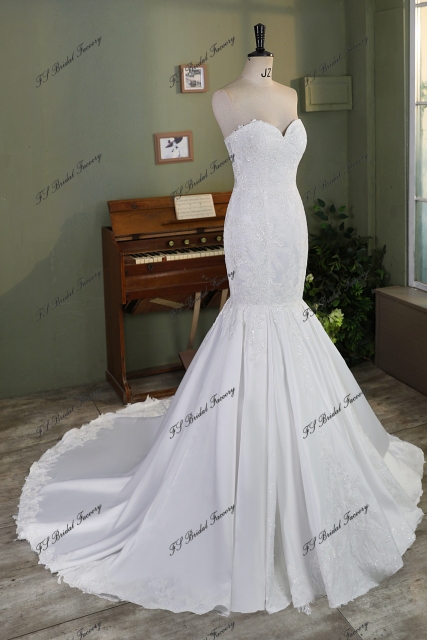 Sweet Heart Lace Applique Mermaid Satin Wedding Gown
