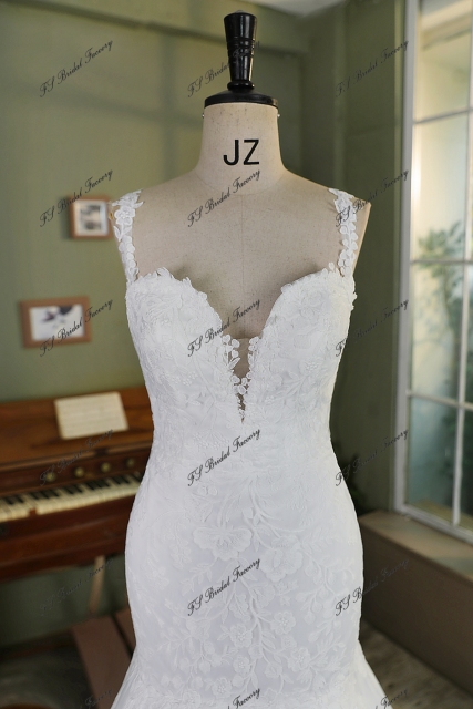 Sweet Heart Lace Applique Mermaid Satin Wedding Gown