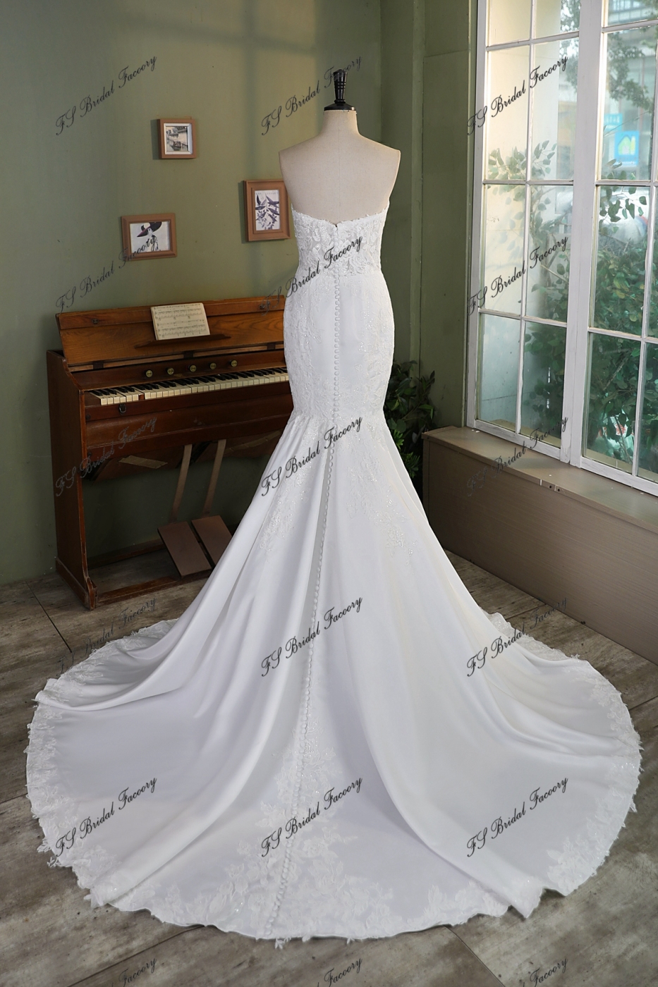 Sweet Heart Lace Applique Mermaid Satin Wedding Gown