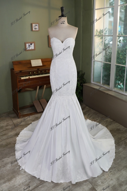Sweet Heart Lace Applique Mermaid Satin Wedding Gown