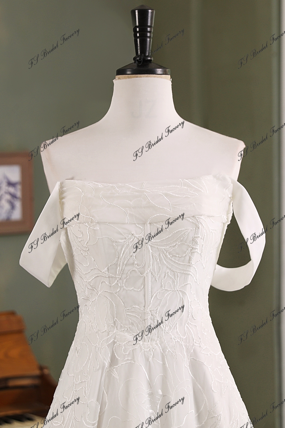 Lace Tulle Wedding Dress With Off-the-shoulder Sleeves