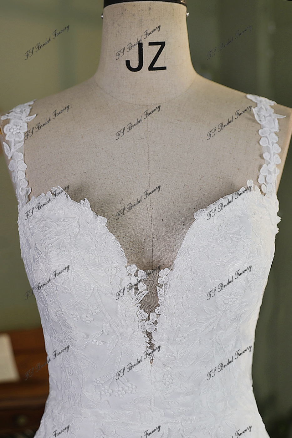 Sweet Heart Lace Applique Mermaid Satin Wedding Gown