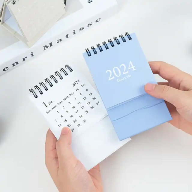 2024 Customized Printed Fashion Style Cheap Wholesale Mini Paper Custom Desk Calendar with Picture