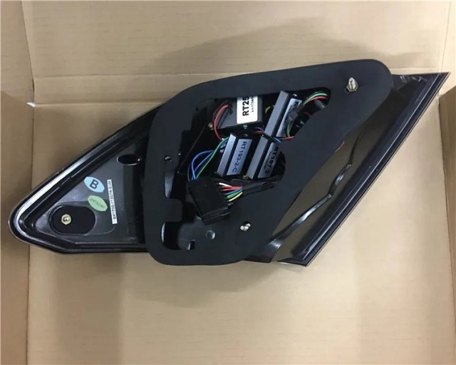 BMW 5 SERIES Car Styling for Benz W204 Tail Lights 2007-2013 C180 C200 C220 C300 LED Tail Lamp DRL Signal Brake Reverse Auto Accessories