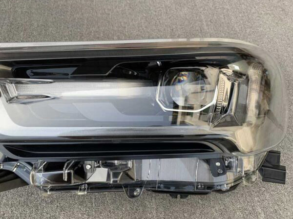 TOYOTA 2021 Hilux OE headlights high
