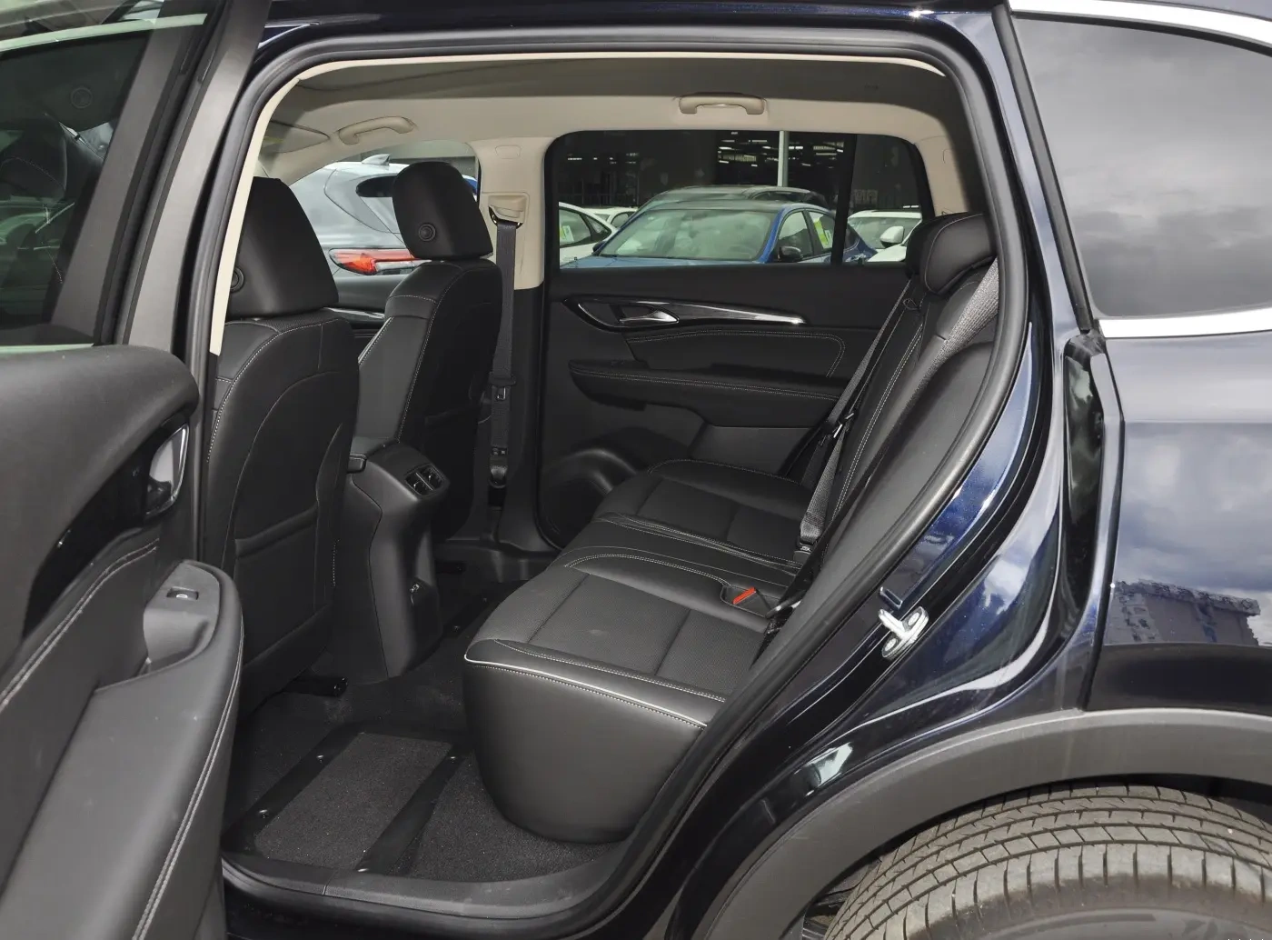 In Stock 2022 Envision PLUS 652T Deluxe Model New Cars Fuel SUV Vehicle For Buick Envision PLUS 652T Interior Black Used Car