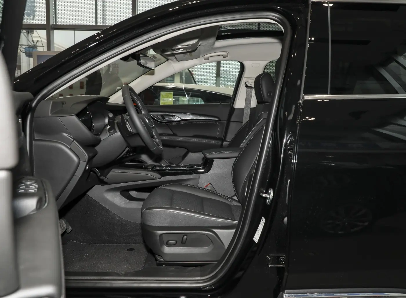 In Stock 2023 Envision PLUS 652T Deluxe Model New Cars Fuel SUV Vehicle For Bui*ck Envision PLUS 652T Interior Black Used Car