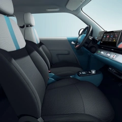 30kW Changan Electric Vehicle Mini BenBen Lumins 155km 210km 301km New Energy Electric Car for girls