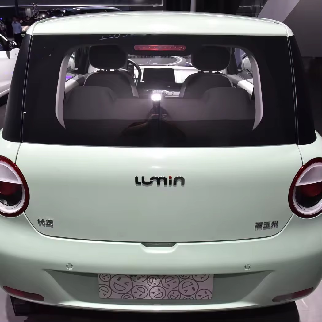 30kW Changan Electric Vehicle Mini BenBen Lumins 155km 210km 301km New Energy Electric Car for girls
