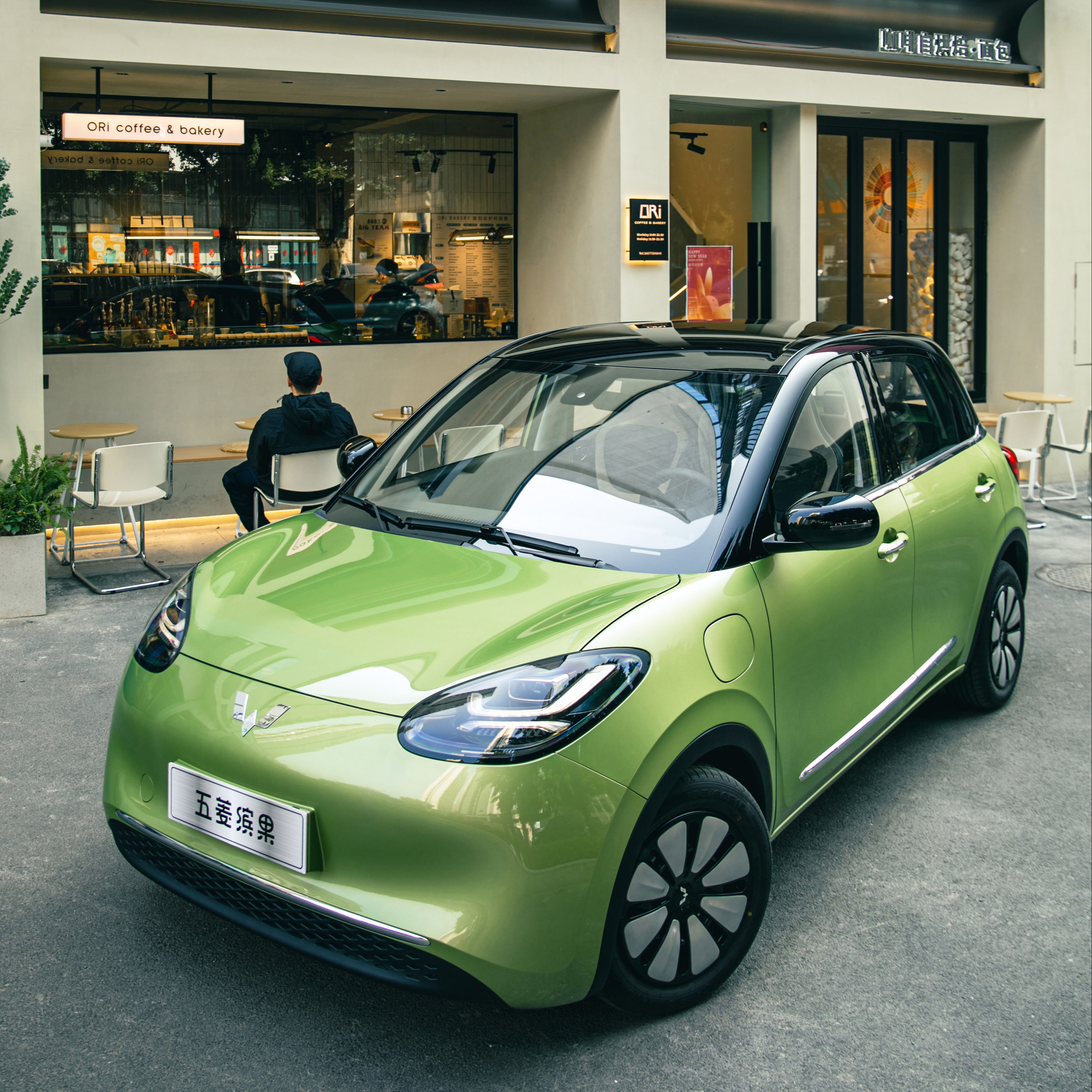 2023 New And Used Electric Cheap Car EV Coupe Hot Saling Mobility Scooter For Wu Ling Bin Go Car