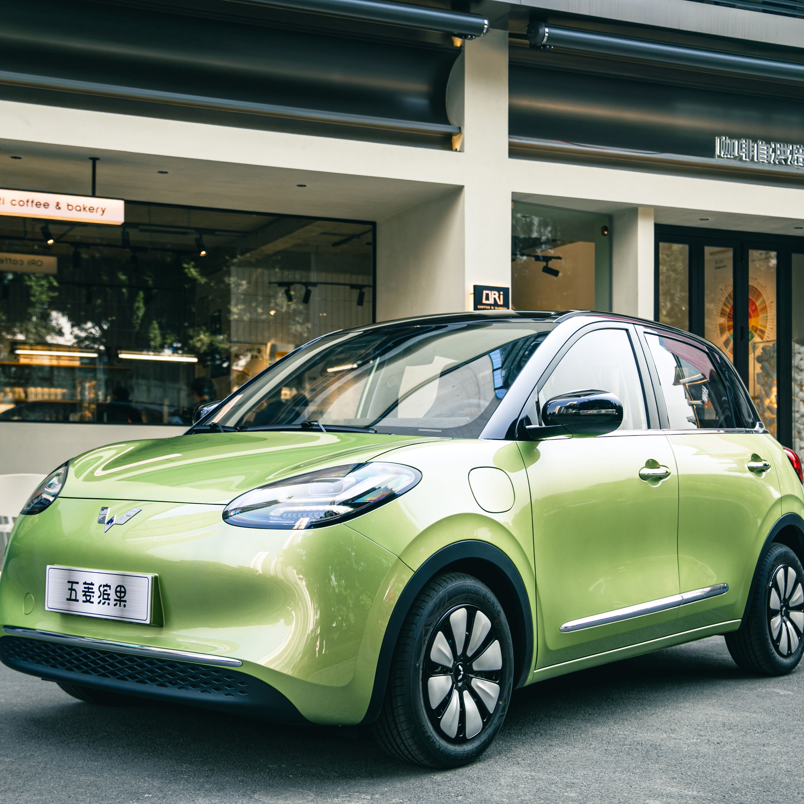 2023 New And Used Electric Cheap Car EV Coupe Hot Saling Mobility Scooter For Wu Ling Bin Go Car