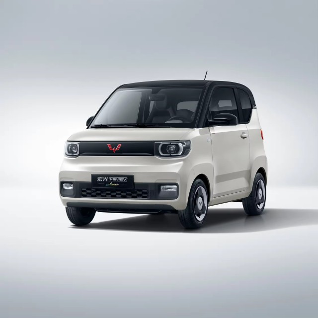 2022 new and used electric car EV Coupe hot saling mobility scooter Enjoy style For Wu Ling MINI car