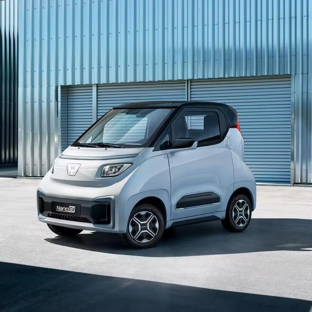 2023 New Electric Cheap Car EV Coupe Hot Saling Mobility Scooter NanoEV Make Merry Style For Wu Ling Used Vehicles