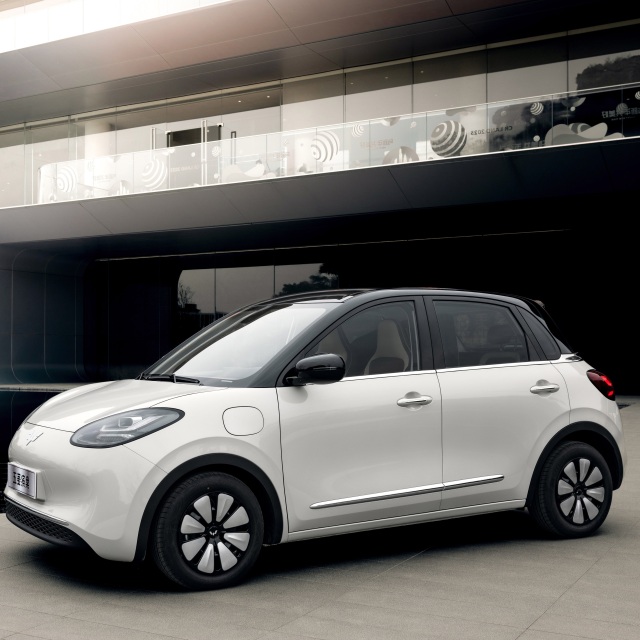 2023 New Electric Cheap Car EV Coupe Hot Saling Mobility Scooter Fast Style For Wuling Bingo Used Car