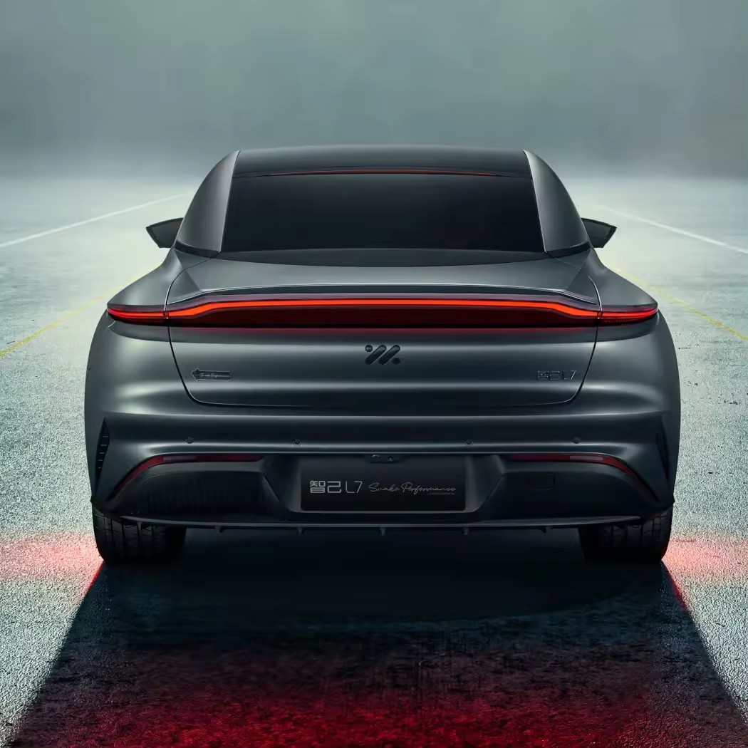 EV Cars SAIC IM L7 Electric Car 2023 Snake Performance Lite 675 km Zhiji l7 Sports Car New Energy Vehicles