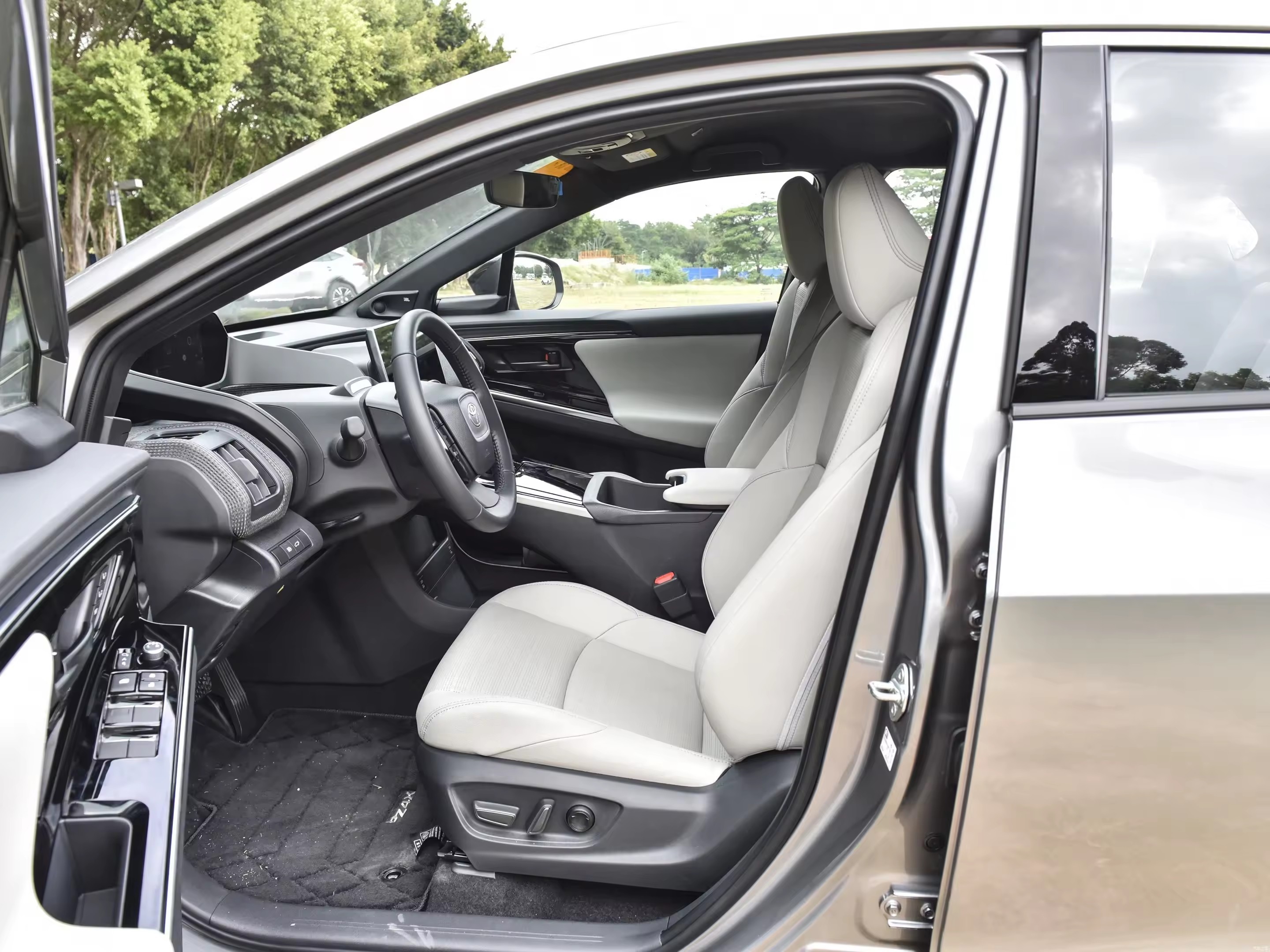 2024 China In Stock GAC Toyota bZ4X 615km Pro Electric Cars Suv high speed 4WD new used Long range new ev car for GAC for sale