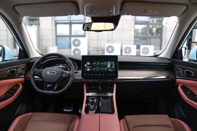 2024 Factory Customized New model Chuang wei HT-i Electric Car For Adult Hot Selling Oil-Electricity Mixing Electric Car