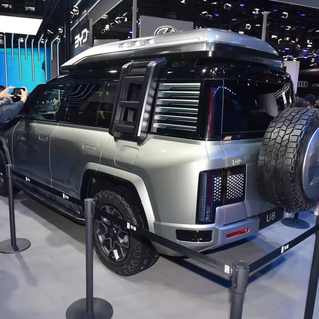 BYD Yangwang U8 2023 Luxury off road vehicle Four motor 4wd new energy electric car byd U8 off-road vehicle hybrid SUV