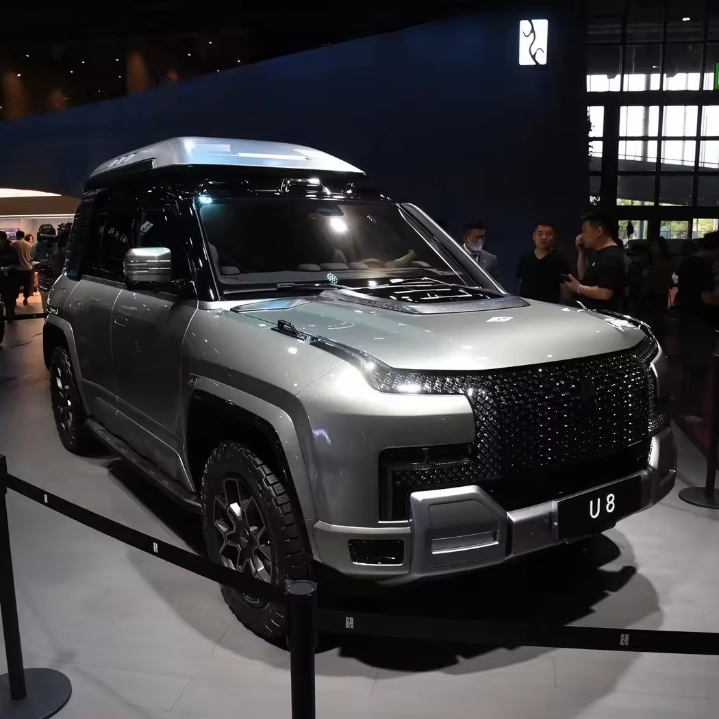 BYD Yangwang U8 2023 Luxury off road vehicle Four motor 4wd new energy electric car byd U8 off-road vehicle hybrid SUV