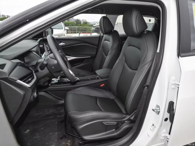 2020 Used Car Hot Changxun Made In China 4 Wheel New Electric Comfortable Ev Car New Energy Vehicles Car For Sale