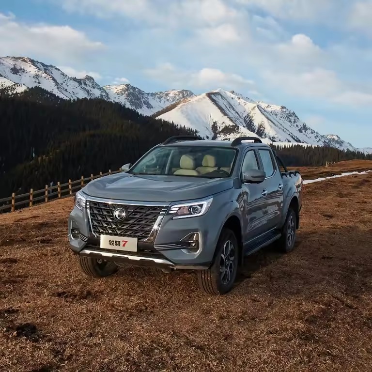 Dongfeng Ruiqi 7 Pickup 4x4 Diesel Vehicles Used Car 2.3T Automatic 4WD Diesel Standard Cheap Second Hand Pickup Truck Wholesale
