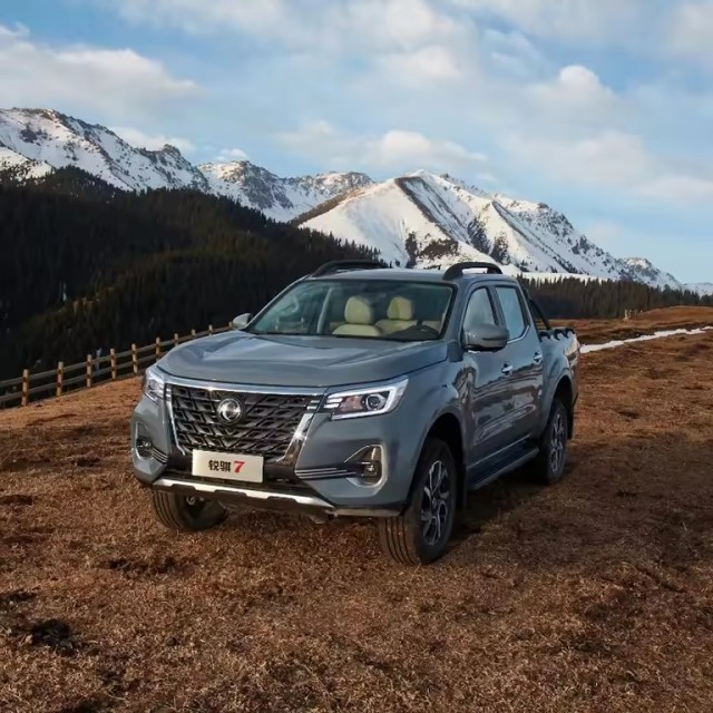 Dongfeng Ruiqi 7 Pickup 4x4 Diesel Vehicles Used Car 2.3T Automatic 4WD Diesel Standard Cheap Second Hand Pickup Truck Wholesale