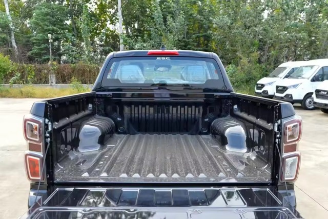 2023 hot sale Jiangxi Isuzu D-MAX Multifunctional off-road pickup truck 1.9T 4WD diesel V-CROSS RZ4E truck for Jiangxi Isuzu
