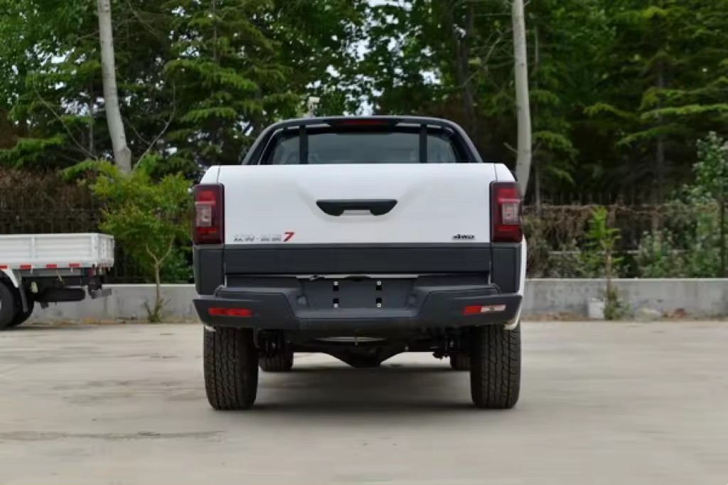 2022 Chinese hot-selling JMC Yuhu 7 Pickup 2.0T Automatic Diesel 141HP 4WD Comfort Long Shaft Double row truck for sale for JMC