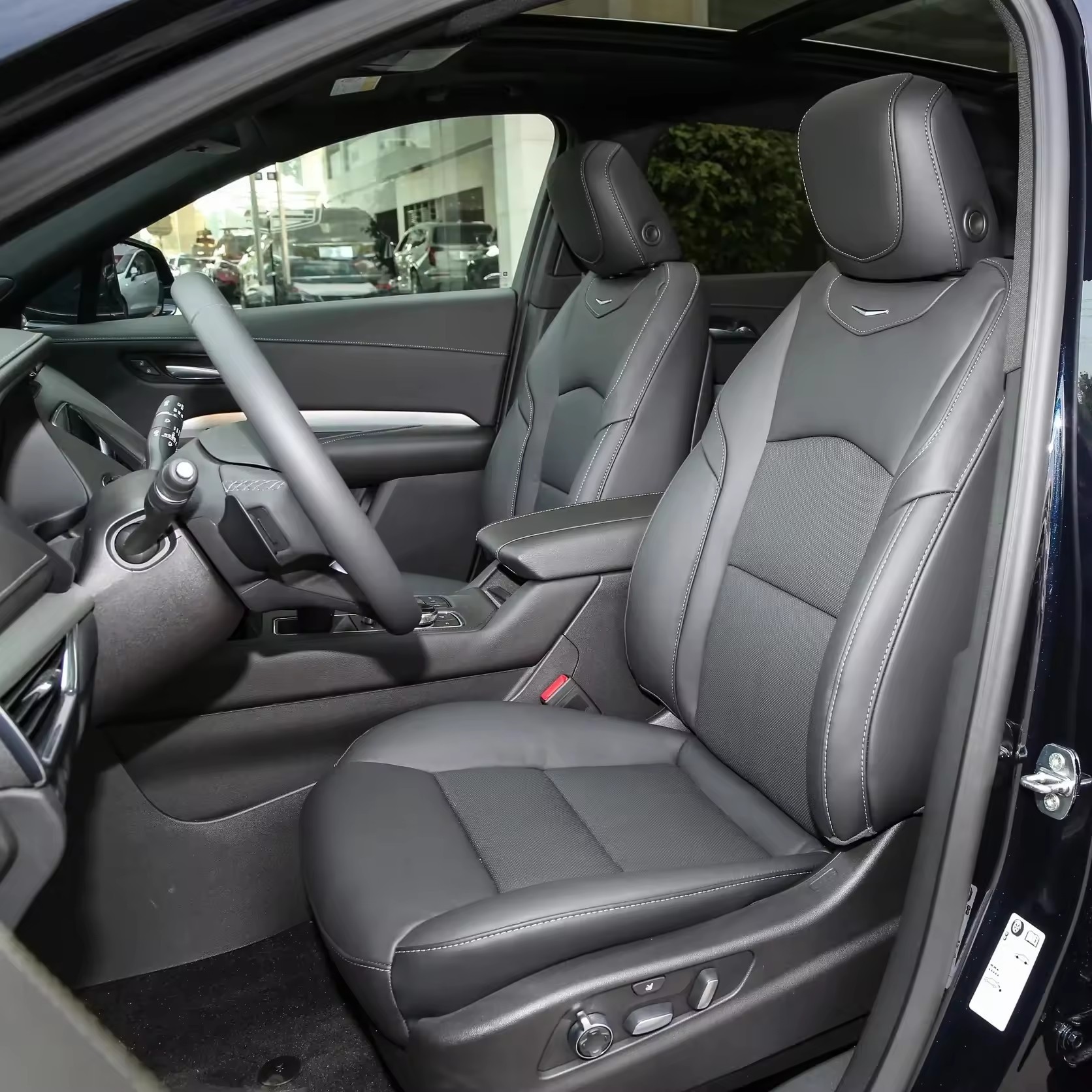 In Stock 2023 New Car Cheap Seand XT5 28T Exalted Fuel-Efficient Hoy Saling Made In China For Cadillac Used Car