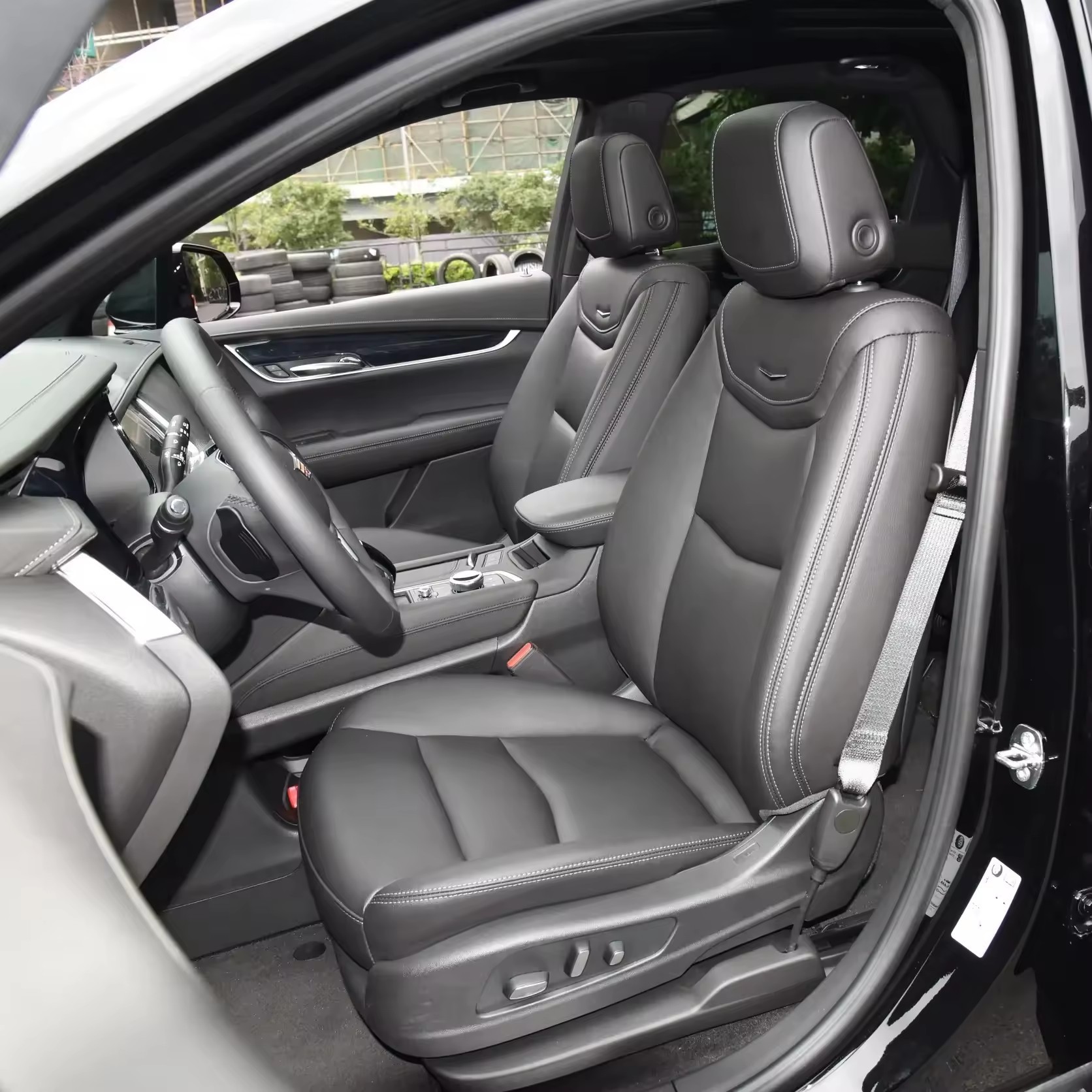 In Stock 2023 New Cars Cheap SUV XT5 28T Fashion Fuel-Efficient Hoy Saling Made In China For Cadillac Used Car