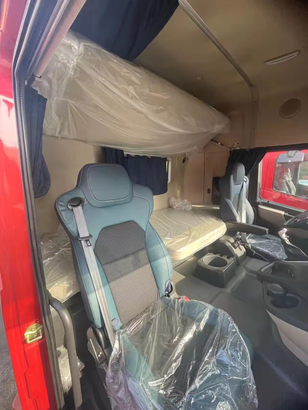 China new car Diesel Used Truck Tractor head semi trailer AUMAN Series 6*4 520HP tractor Foton Automobile Tractor for Auma