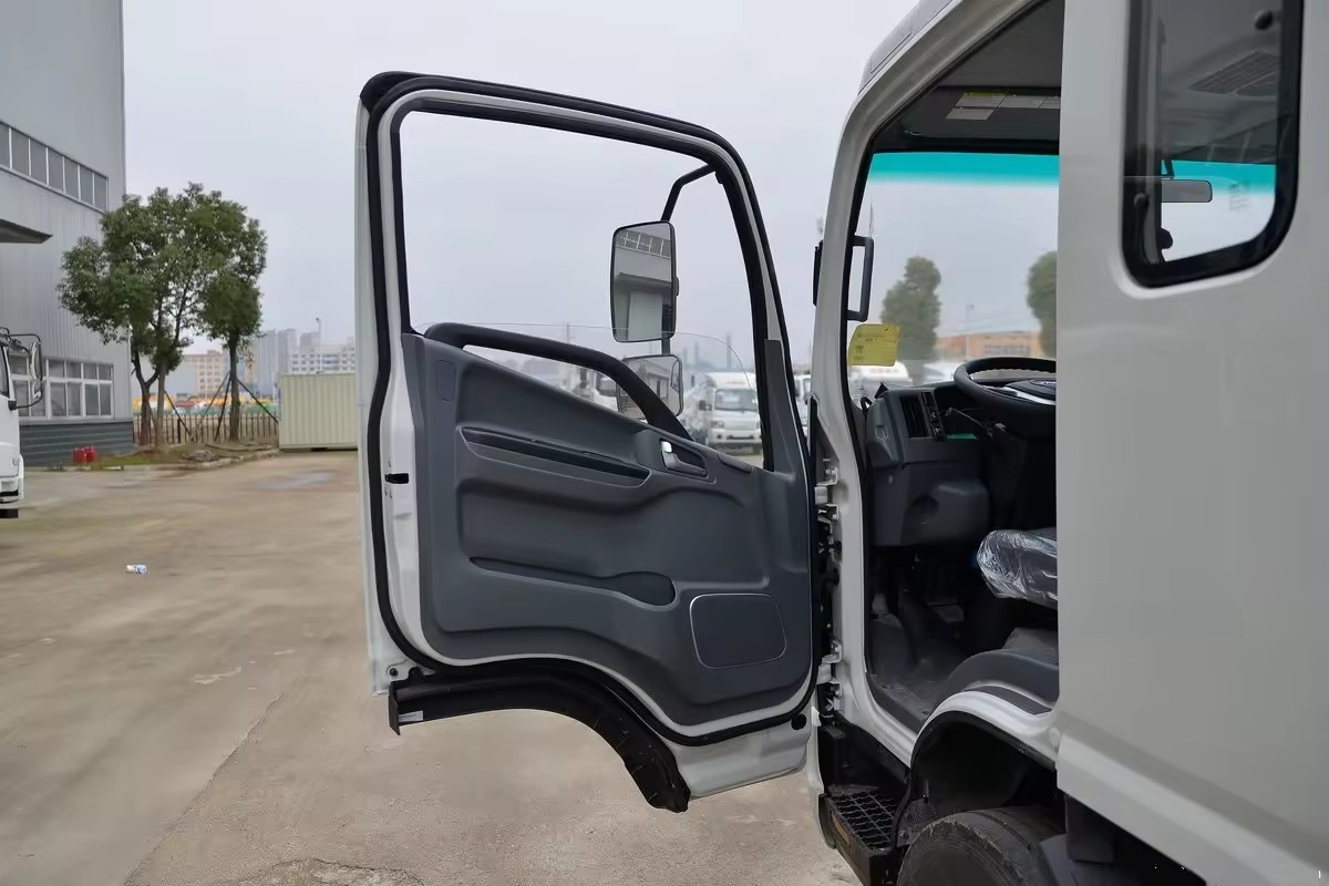 2023 Hot selling refrigerated trucks high quality JAC Shuailing Q7 handsome bell refrigerated truck cargo van box truck for JAC