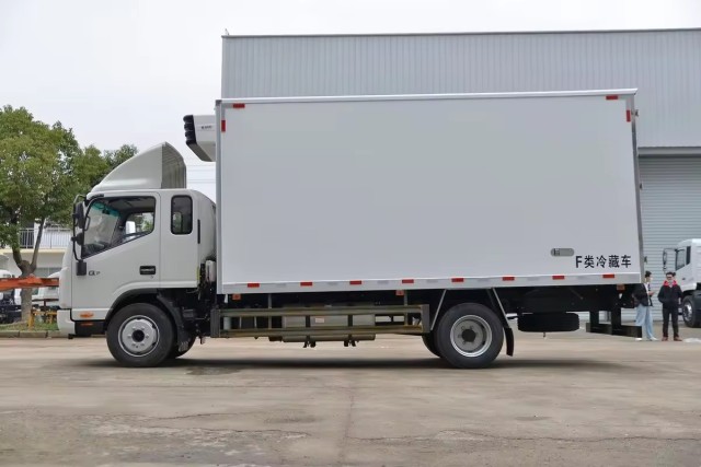 2023 Hot selling refrigerated trucks high quality JAC Shuailing Q7 handsome bell refrigerated truck cargo van box truck for JAC