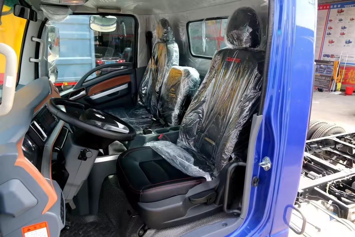 2023 China Manufacture truck Dayun Dragon Cargo truck 156 horsepower 4.12 single row box type light truck National V for Dayun