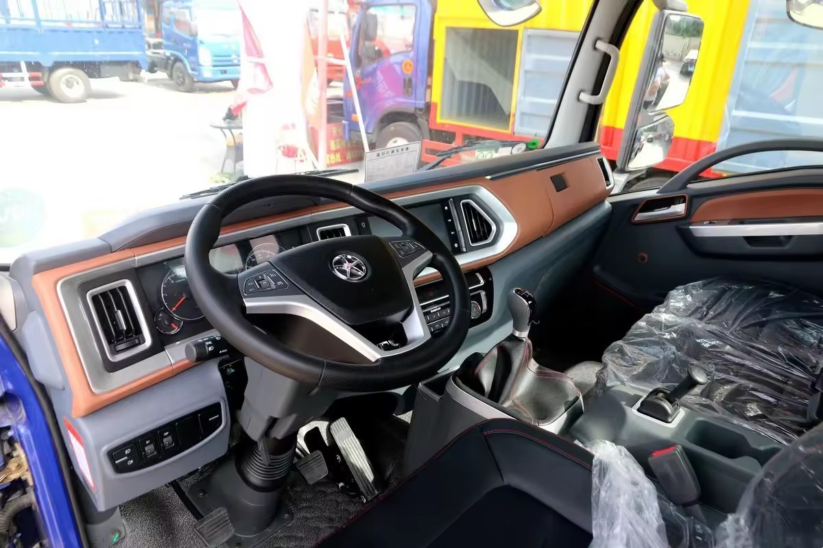2023 China Manufacture truck Dayun Dragon Cargo truck 156 horsepower 4.12 single row box type light truck National V for Dayun
