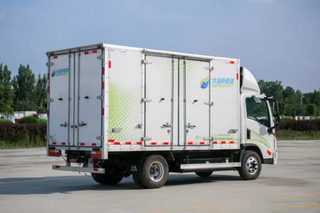 2024 hot selling China brand Dayun Dragon Electric E3 4.5T 4.12m Single row Pure Electric Box Light Truck 81.14kWh for DAYUN