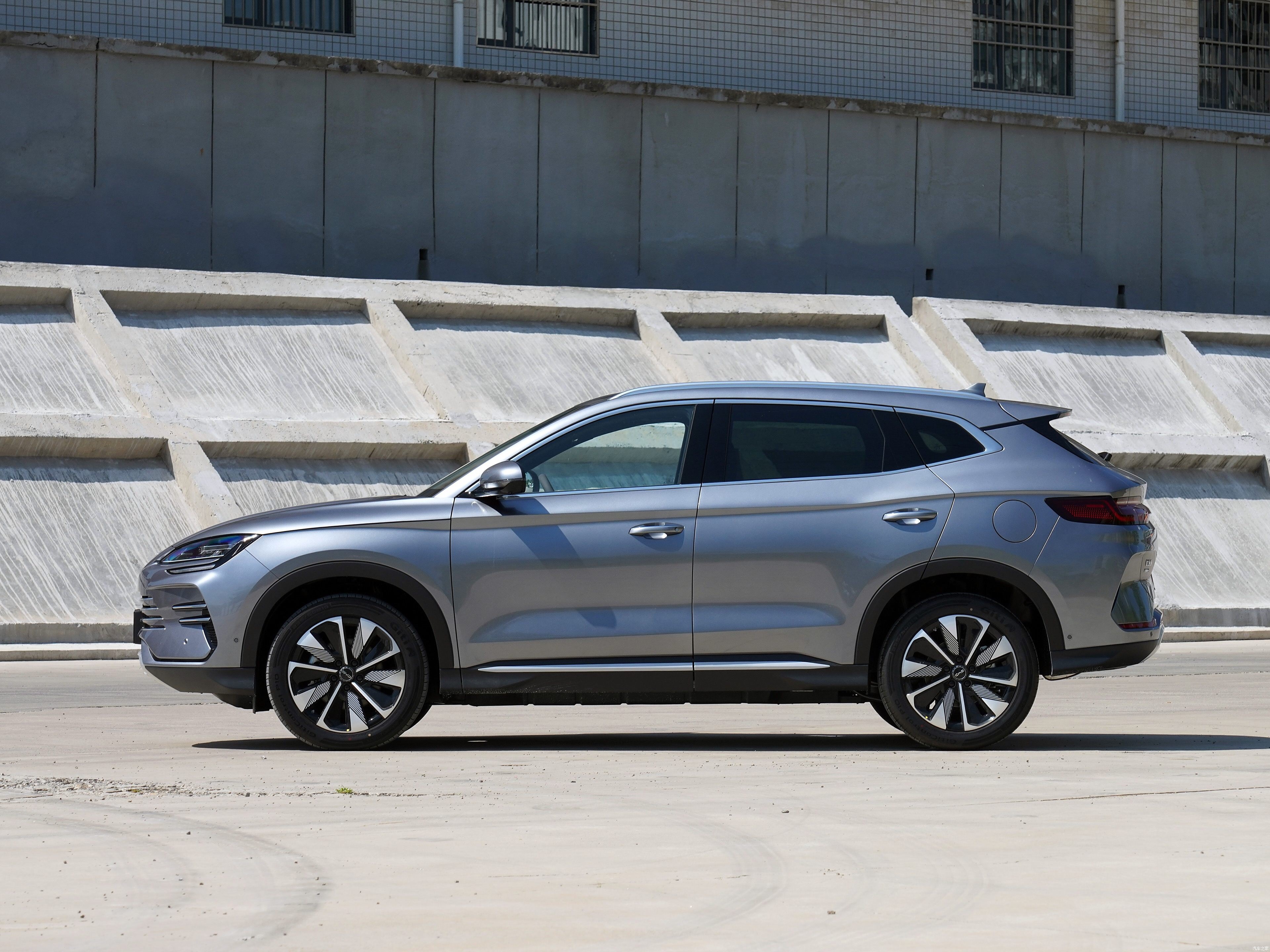 2025 Popular high speed Automotive BYD Song Flagship Version Plus DM-i Hybrid Electric Compact SUV Vehicles made in China