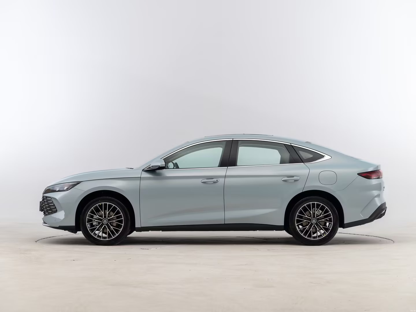 2024 Popular high speed Automotive BYD Qin Excellent Version L DM-i Hybrid Electric medium Vehicles made in China